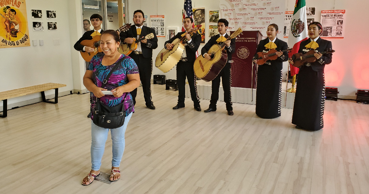 Woman poses in front of Mariachi band